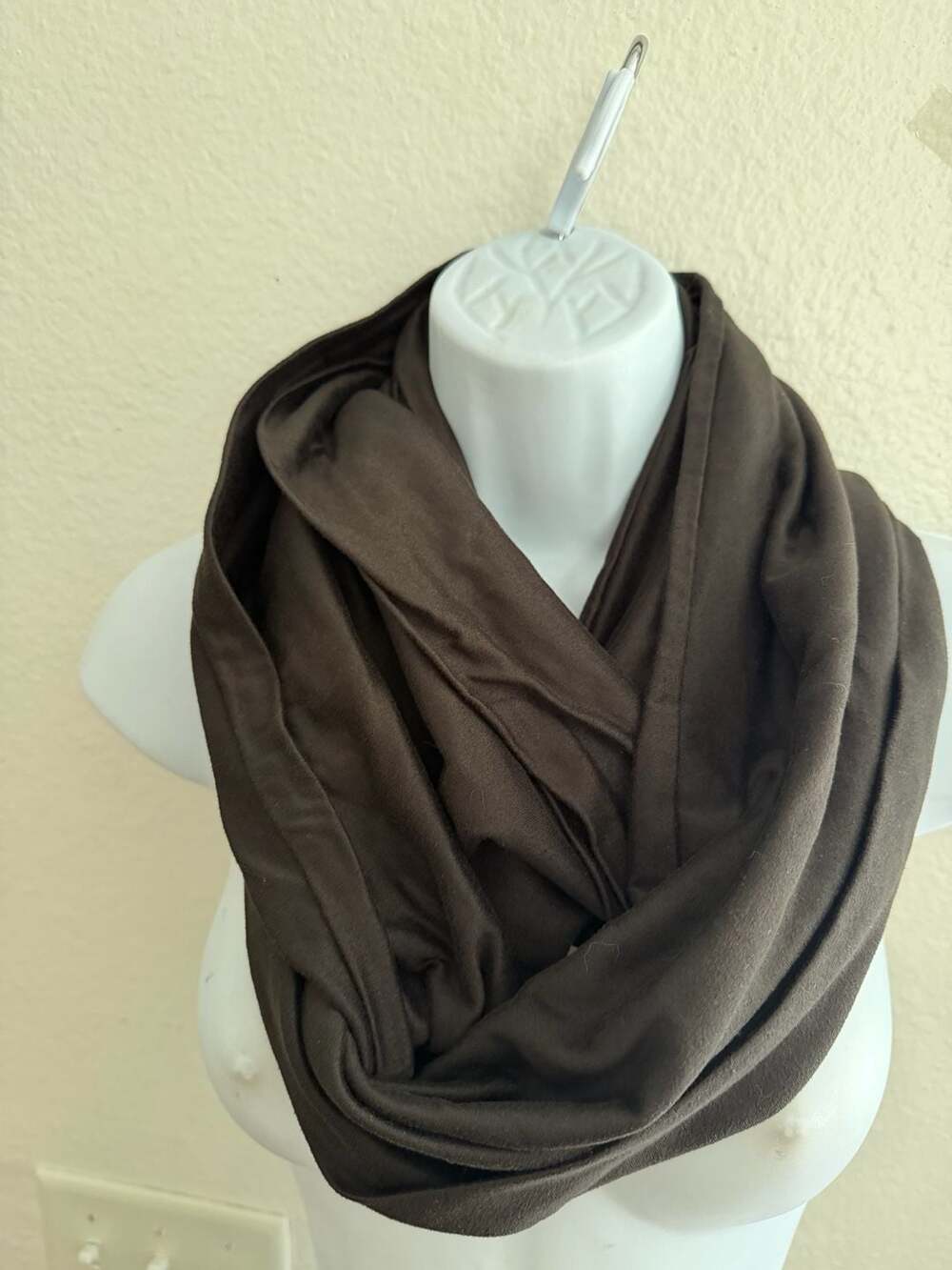 Beyond Yoga Pocket Infinity Scarf Dark Brown